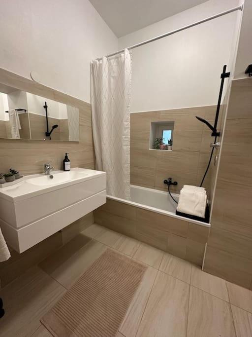 Modernes 2 Zimmer Apartment Берлин Экстерьер фото